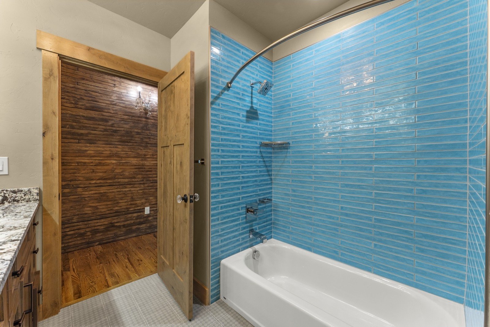 A Splash of Color: Peabody Whitehead Mansion, Unit 200