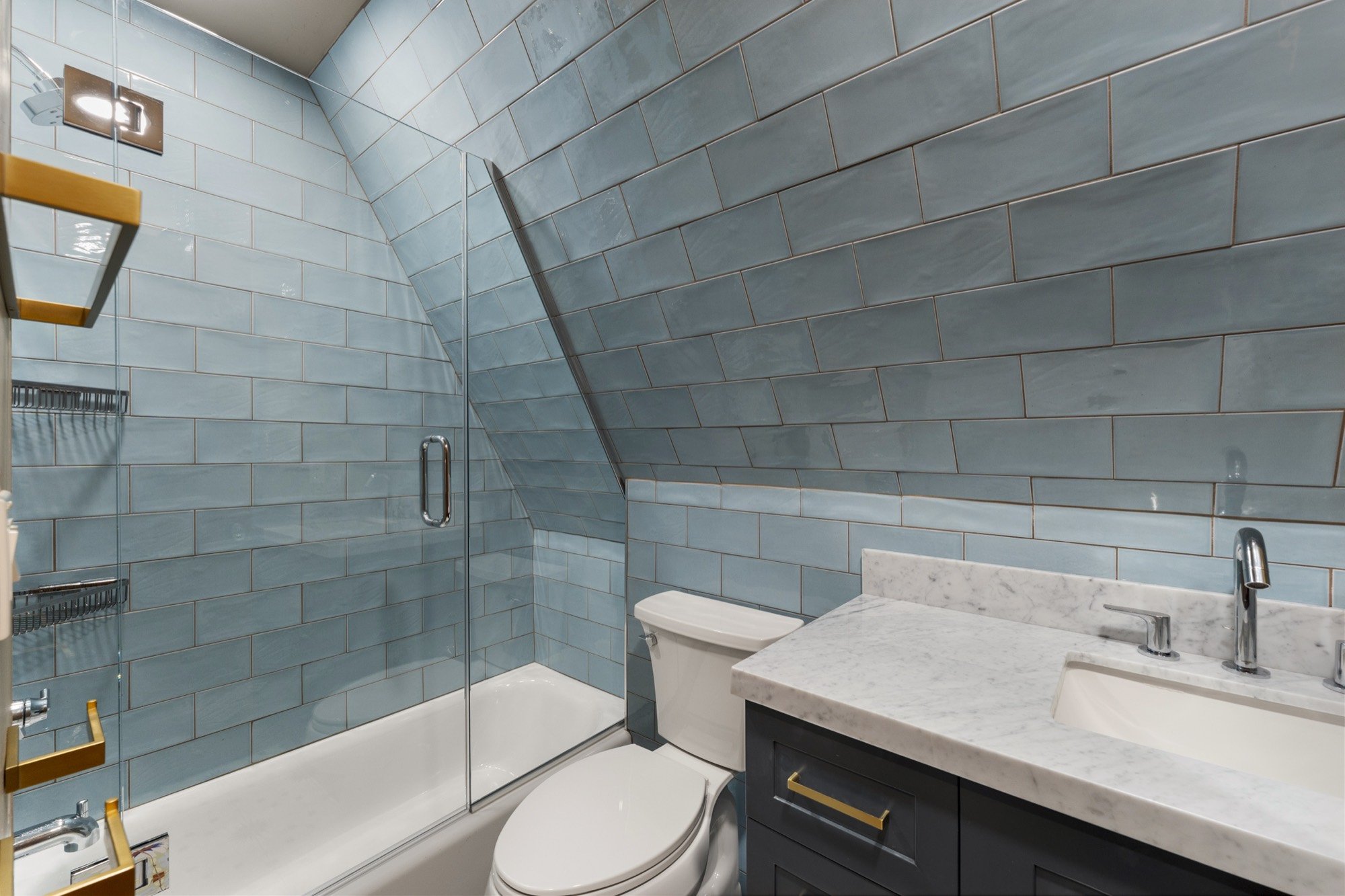 The Bath: Peabody Whitehead Mansion, Unit 301